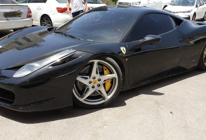 רכב הפרארי שנתפס ע"י המשטרה (צילום:  דוברות המשטרה)