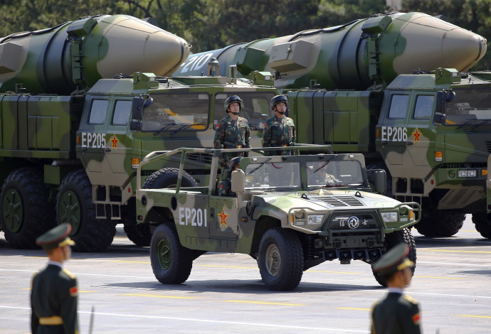 טילים בליסטיים מסוג דונגפנג 21 במצעד צבאי בסין (צילום:  רויטרס)