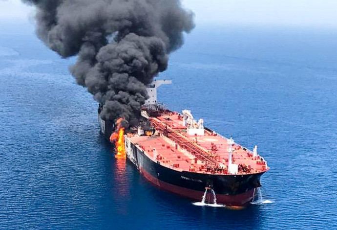 מכלית הנפט שהותקפה במפרץ הפרסי (צילום:  רויטרס)