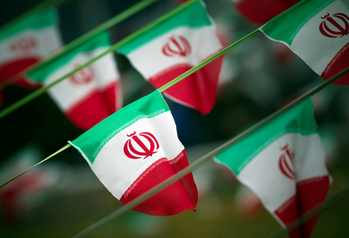 דגלי איראן (צילום:  רויטרס)