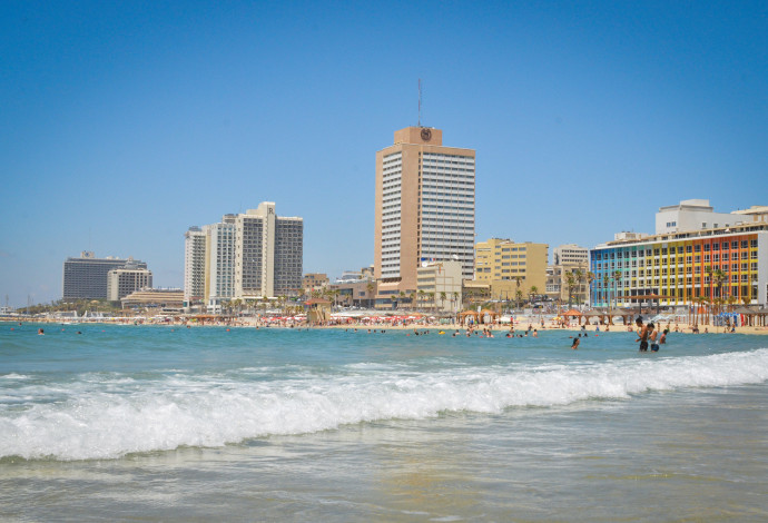 מלונות על חוף תל אביב (צילום:  מאט הכטר, פלאש 90)