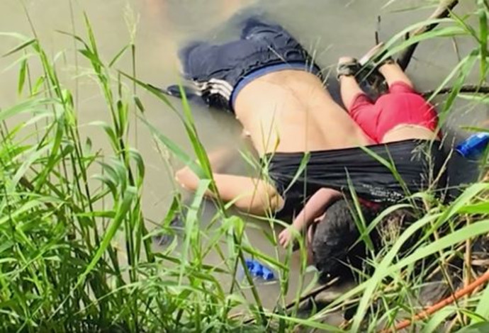 גופות האב ובתו שנמצאו בנהר ריו בראבו (צילום:  צילום מסך CNN)