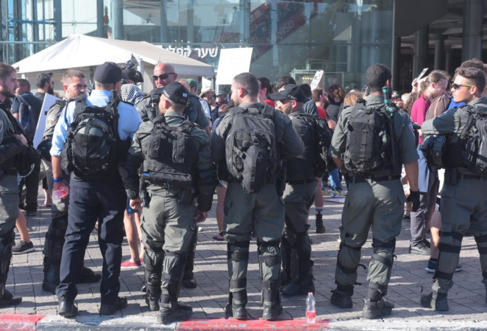 כוחות משטרה בתל אביב (צילום:  אבשלום ששוני)