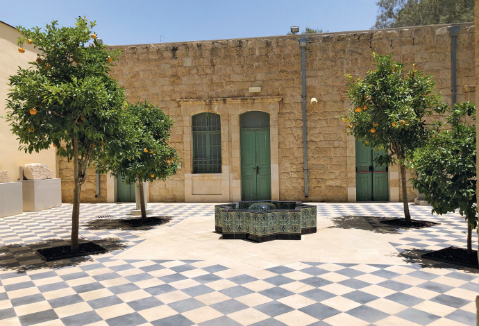 חצר המוזיאון לתרבות האסלאם (צילום:  מיטל שרעבי)