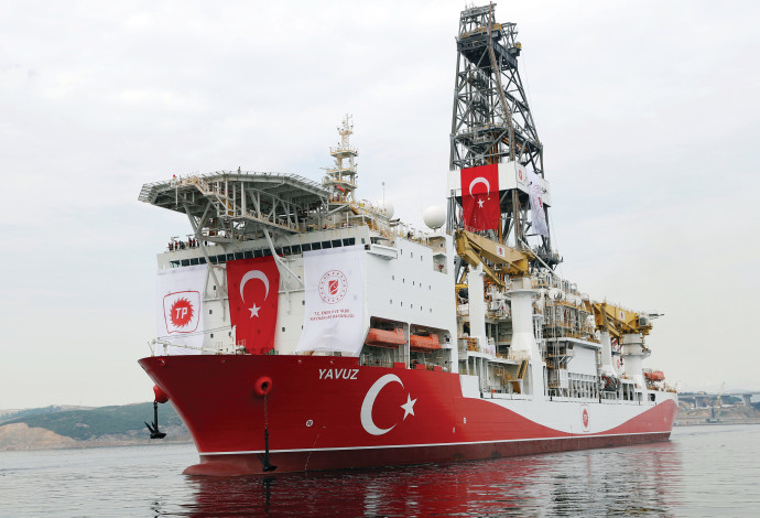 ספינת קידוח טורקית בדרכה לקפריסין (צילום:  רויטרס)