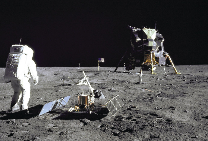 נחיתת אפולו 11 על הירח (צילום:  רויטרס)
