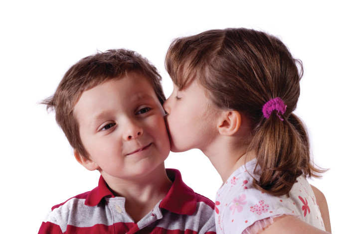 נשיקה בין ילדים (צילום:  אינג אימג')