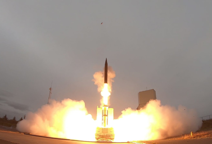 השיגור של חץ 3 (צילום:  דוברות משרד הביטחון)