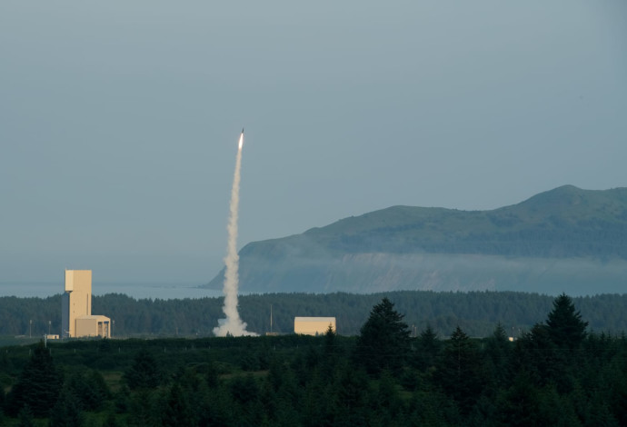 שיגור החץ 3  (צילום:  דוברות משרד הביטחון)