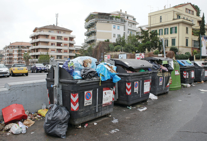 זבל ברומא  (צילום:  רויטרס)