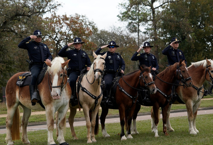 שוטרים בטקסס (צילום:  רויטרס)