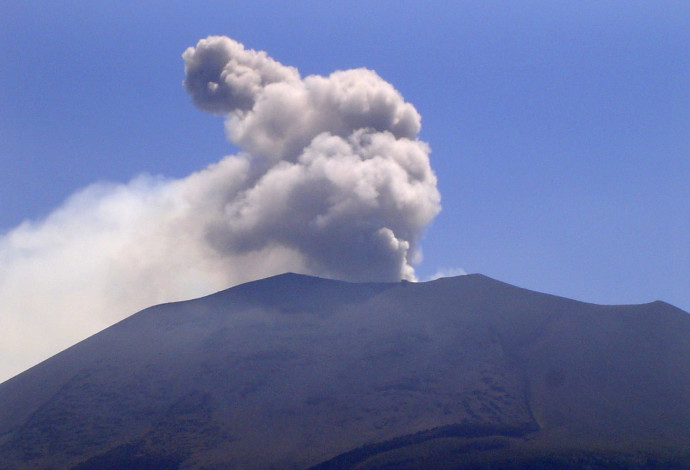 הר הגעש אסאמה ביפן (צילום:  רויטרס)