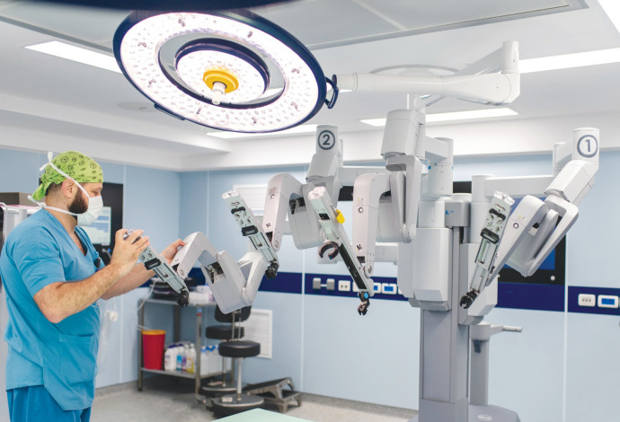 ניתוחים באמצעות רובוט (צילום:  אור קפלן)