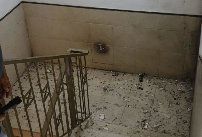 פיצוץ המטען בבניין בבני ברק (צילום:  דוברות המשטרה)