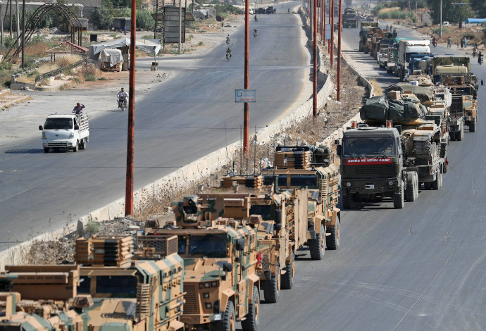 שיירה  טורקית בדרך לחאן שייח'ון (צילום:  OMAR HAJ KADOUR/AFP/Getty Images)
