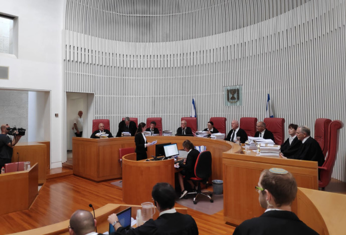 דיון בבית המשפט העליון בדבר פסילת עוצמה יהודית (צילום:  אבישי גרינצייג)