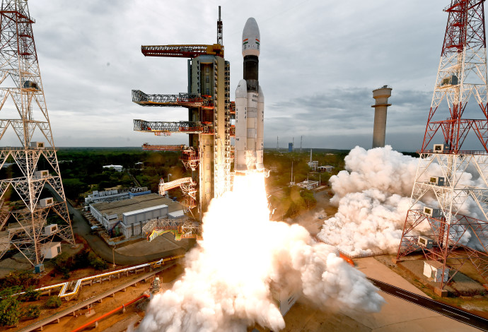 שיגור החללית ההודית צ'נדריאן 2 (צילום:  רויטרס)