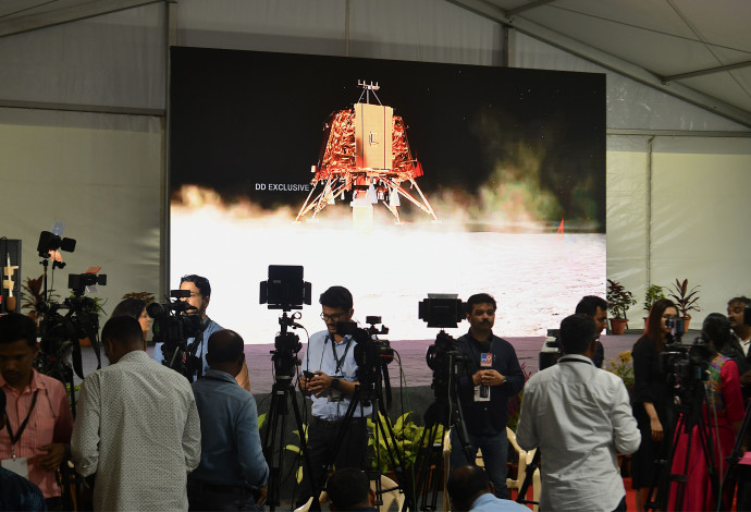 השידורים של ניסיון הנחיתה של החללית צ'נדריאן 2 (צילום:  AFP)