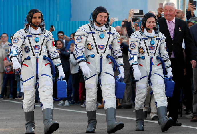 ג'סיקה מאיר, אולג סקריפוצ'קה, הזאע אל-מנסורי מתכוננים לשיגור (צילום:  רויטרס)