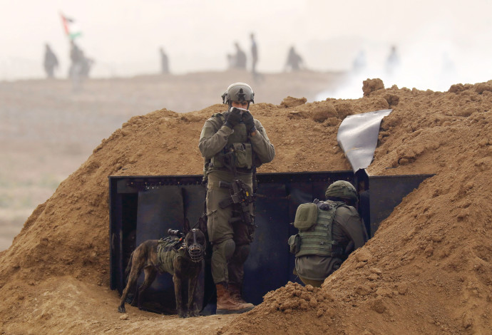 חיילים בגבול עזה (צילום:  רויטרס)