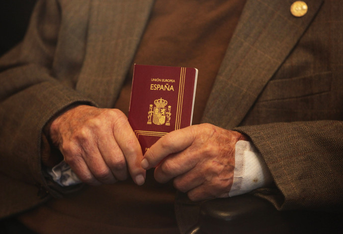 דרכון ספרדי (צילום:  Oli Scarff/Getty Images)