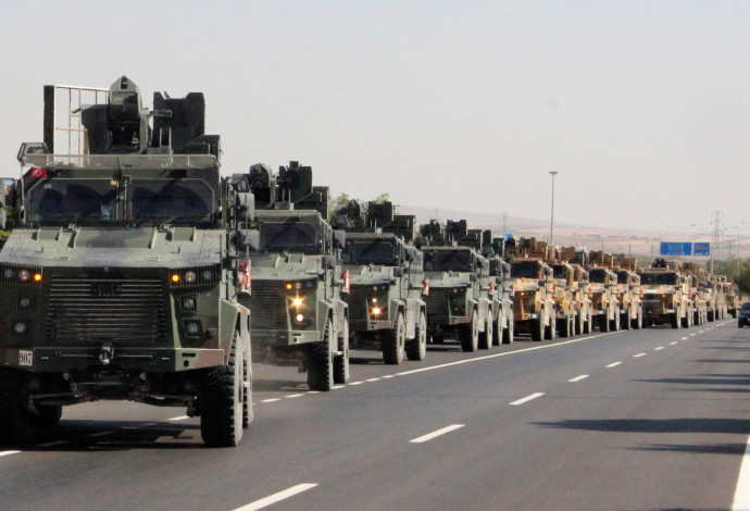 צבא טורקיה בדרכו לסוריה (צילום:  רויטרס)