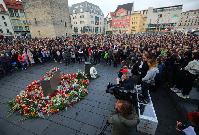 טקס זיכרון בעיר האלה לנרצחים בפיגוע (צילום:  רויטרס)