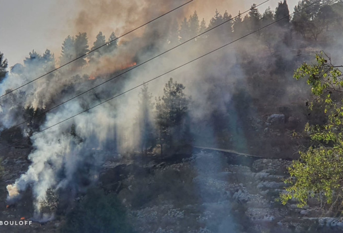 השריפה באזור עמינדב (צילום:  אריק אבולוף, באדיבות כב"ה מחוז י-ם)