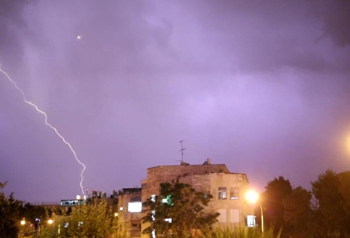  גשם וסערת ברקים בירושלים (צילום:  הודיה קלמן, TPS)