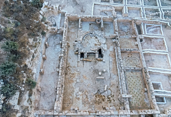 מתחם הכנסיה שנחשף ברמת בית שמש (צילום:  אסף פרץ, באדיבות רשות העתיקות)