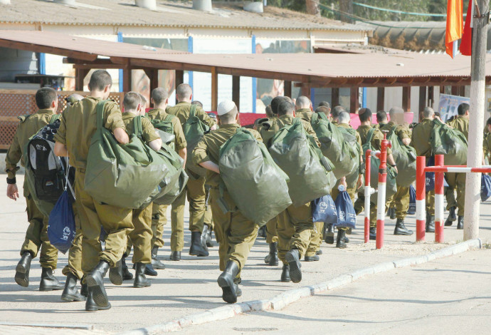 מתגייסים בבקו"ם, אילוסטרציה (למצולמים אין קשר לנאמר בכתבה) (צילום:  אלי דסה)