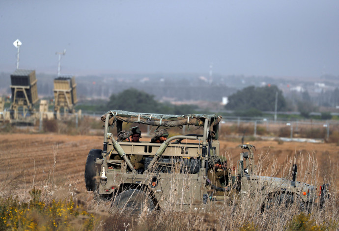 כוח צה"ל סמוך לגבול רצועת עזה (צילום:  רויטרס)