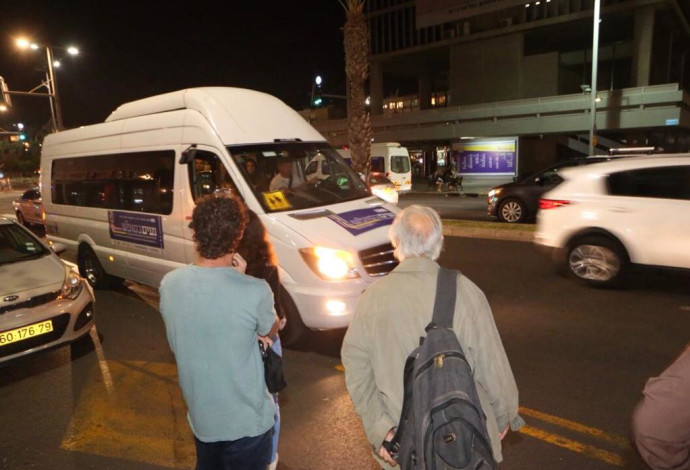 תחבורה ציבורית בשבת בתל אביב (צילום:  אבשלום ששוני)