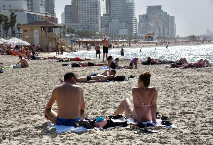 חוף הים בתל אביב (צילום:  אבשלום ששוני)