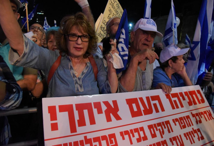 הפגנת תמיכה בנתניהו בתל אביב (צילום:  אבשלום ששוני)