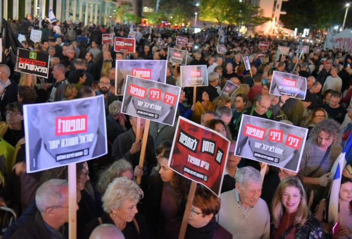 הפגנה נגד בנימין נתניהו בתל אביב (צילום:  אבשלום ששוני)
