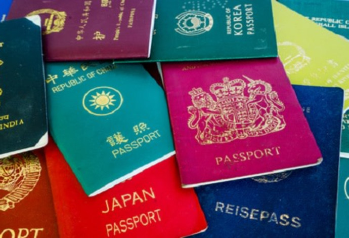 דרכונים זרים (צילום:  שאטרסטוק)