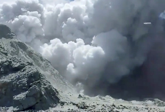 התפרצות הר געש בניו זילנד (צילום:  רויטרס)