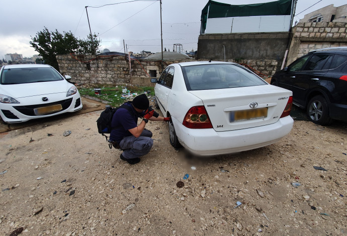 ניקוב צמיגים בשועפאט (צילום:  דוברות המשטרה)