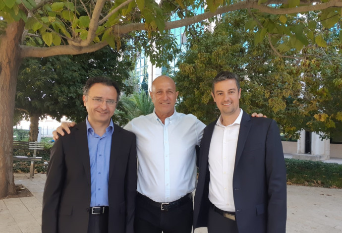 פרנק סטיבלט, דירקטור חדשנות מJM, שלומי בסון, מ"מ מנכ"ל קבוצת בזן אילון וניש, מנכ"ל חברת EDF- Renewables  ישראל (צילום:  באדיבות בזן)