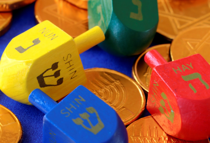 מטבעות שוקולד וסביבונים (צילום:  אינגאימג')