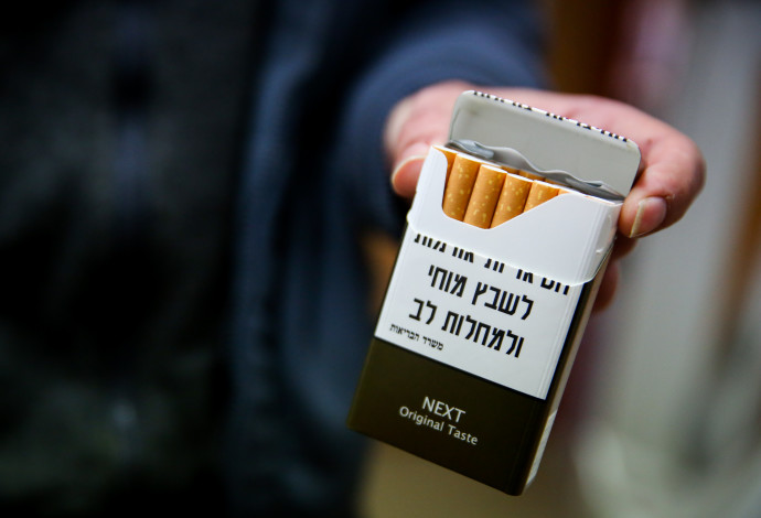 חפיסת סיגריות בעיצוב החדש (צילום:  דוד כהן, פלאש 90)