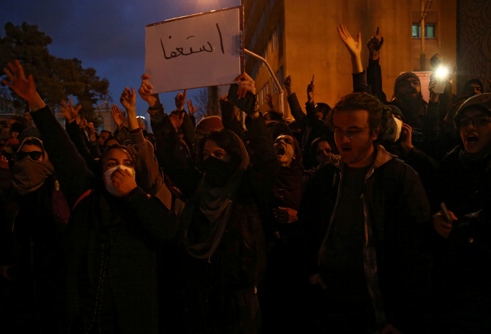 הפגנות בטהרן (צילום:  רויטרס)