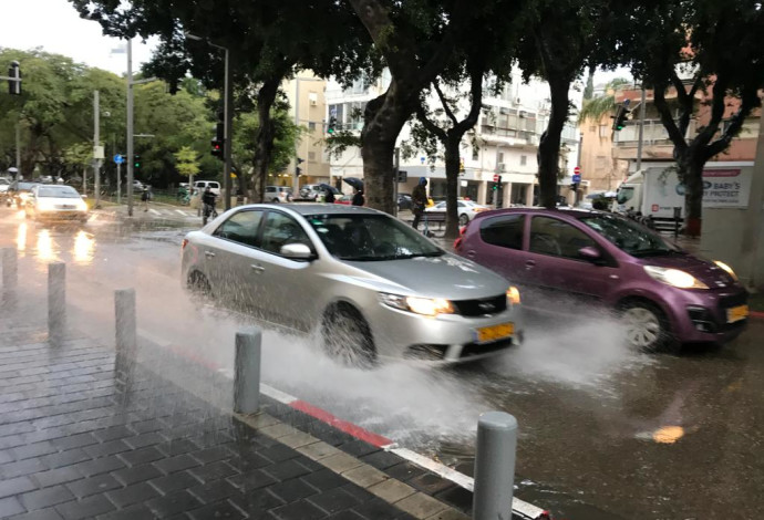 גשם בתל אביב (צילום:  אבשלום ששוני)
