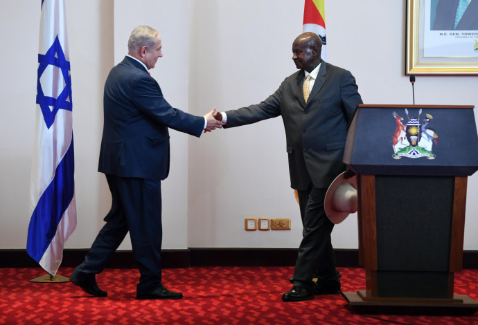 בנימין נתניהו עם נשיא אוגנדה (צילום:  חיים צח, לע"מ)