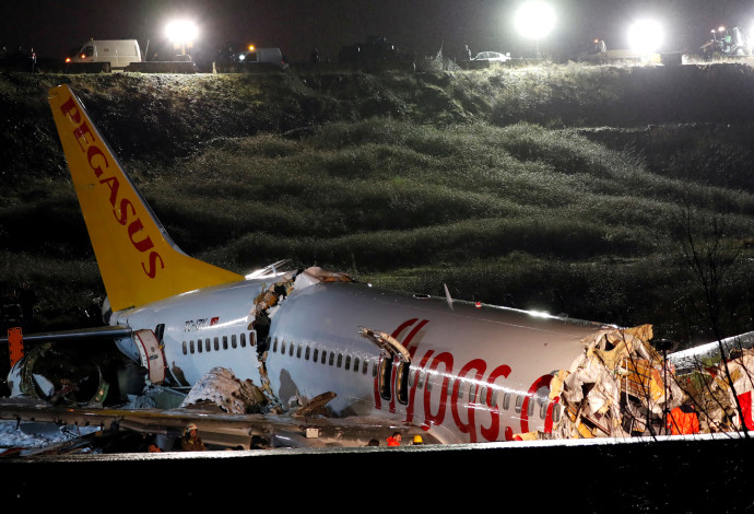 המטוס הטורקי שהתרסק (צילום: רויטרס) (צילום:  רויטרס)