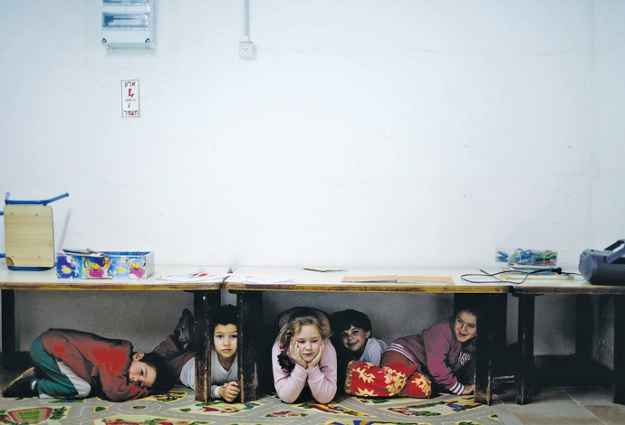 ילדים במקלט (צילום:  דימה וזינוביץ)