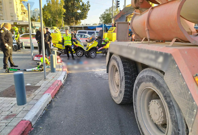 תאונת דרכים קטלנית בתל אביב (צילום: דוברות המשטרה) (צילום:  דוברות המשטרה)