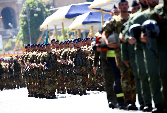 חיילים איטלקים, ארכיון (למצולמים אין קשר לנאמר בכתבה) (צילום:  REUTERS/Tony Gentile)