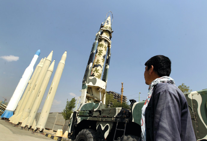 תצוגה של טילים בליסטיים בטהרן. הכוחות האיראניים פועלים עצמאית בשטח סוריה